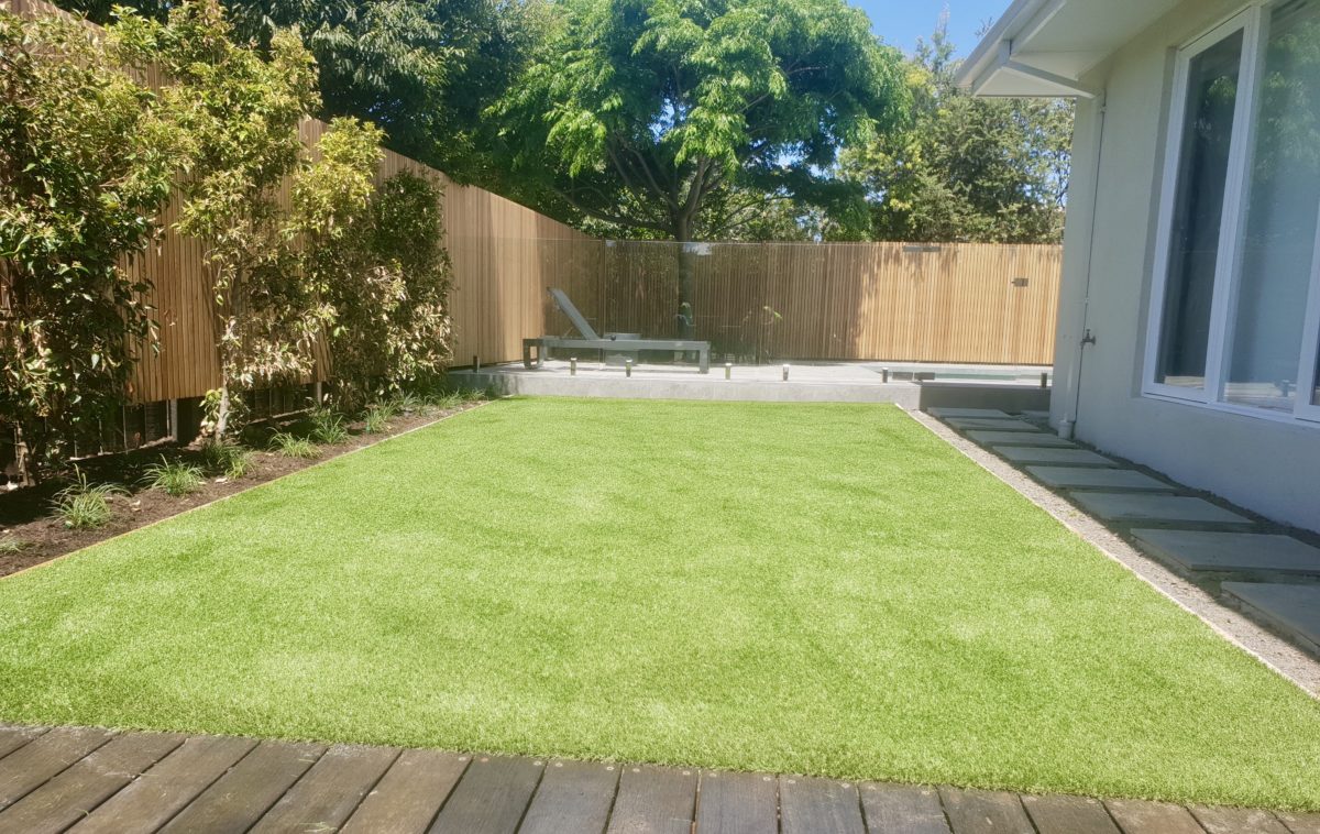 04 Synthetic Lawn Backyard