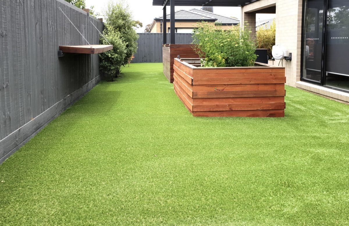 04 Synthetic Lawn Backyard