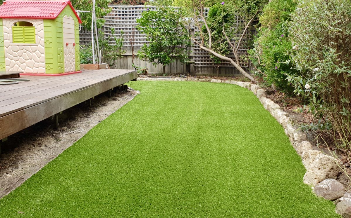 06 Synthetic Lawn Backyard1